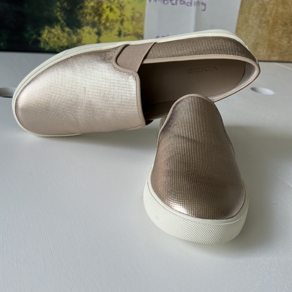 Vince textured gold fabric 10M(40) slip on flats - Picture 13 of 16